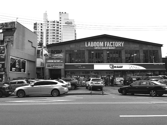 자본의 풍경 – 동네마트에서 소유의 경계를&nbsp;넘기