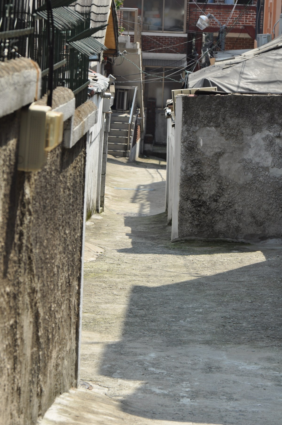 폭력적 골목의 풍경