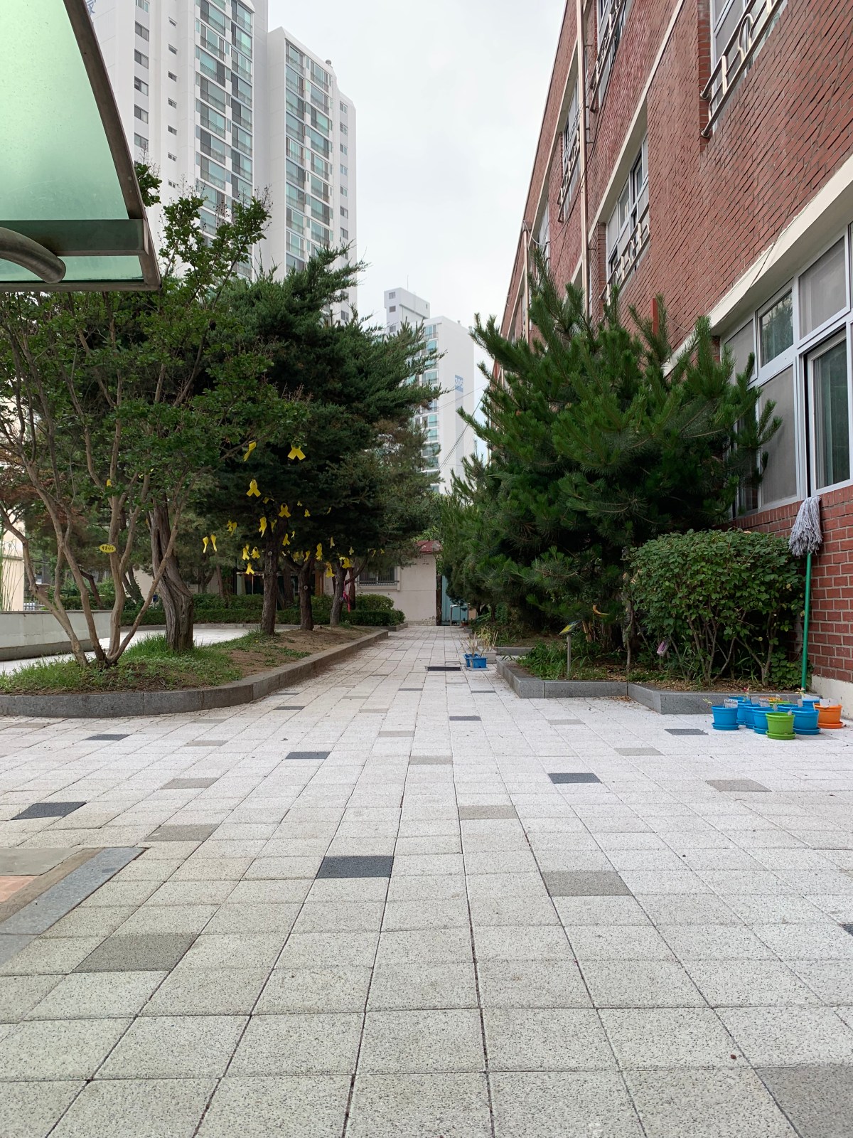 아이들은 숨을 곳이&nbsp;없다