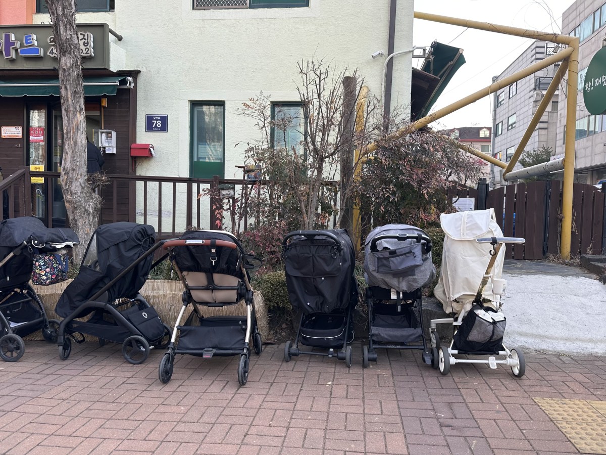 유모차와 승용차